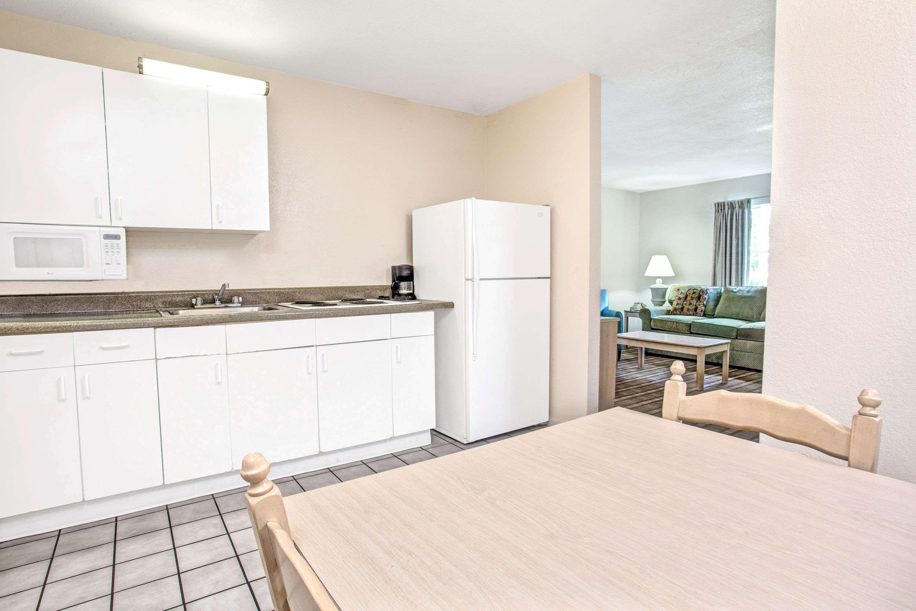Super 8 By Wyndham Kissimmee Motel ภายนอก รูปภาพ