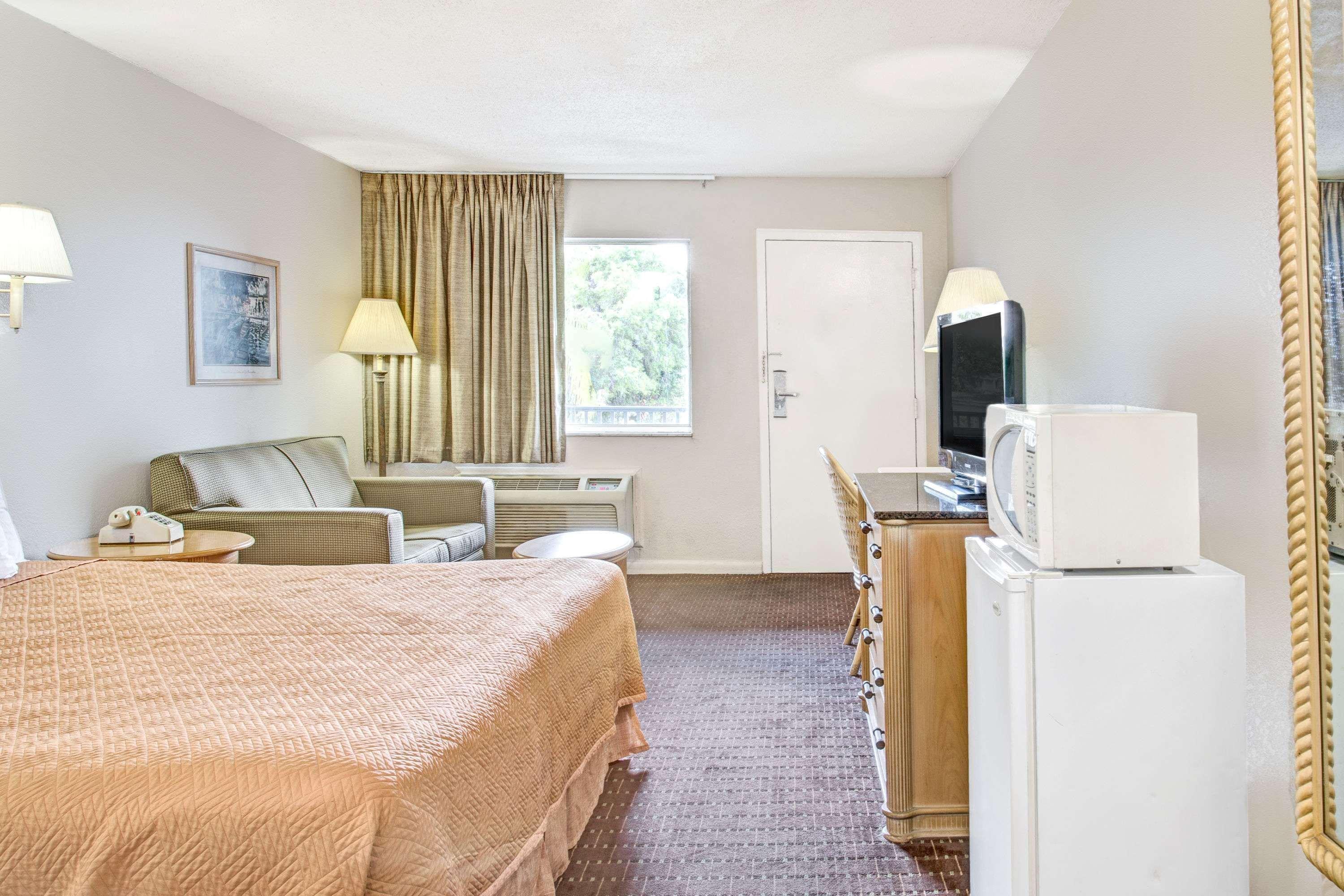 Super 8 By Wyndham Kissimmee Motel ภายนอก รูปภาพ