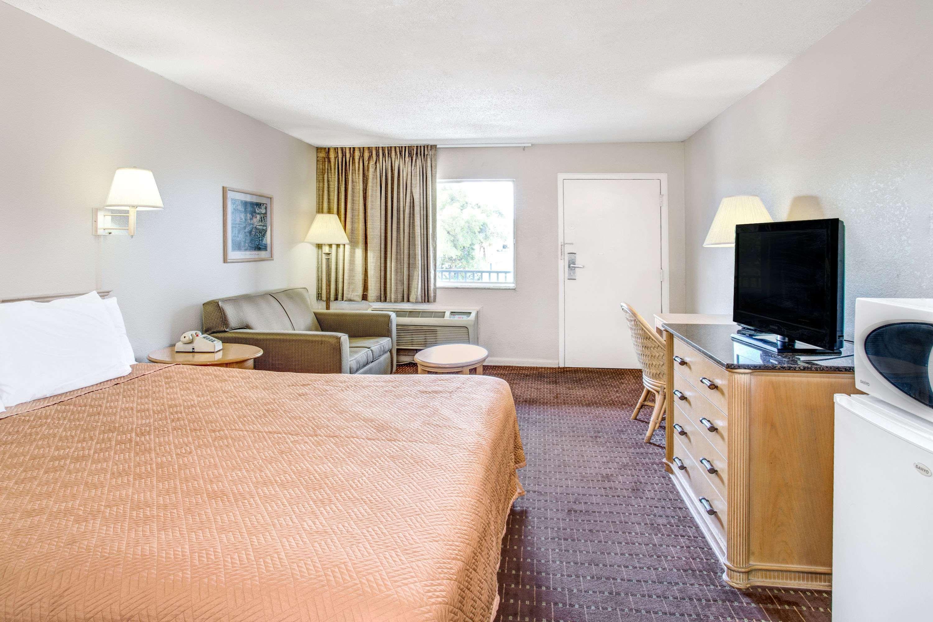 Super 8 By Wyndham Kissimmee Motel ภายนอก รูปภาพ