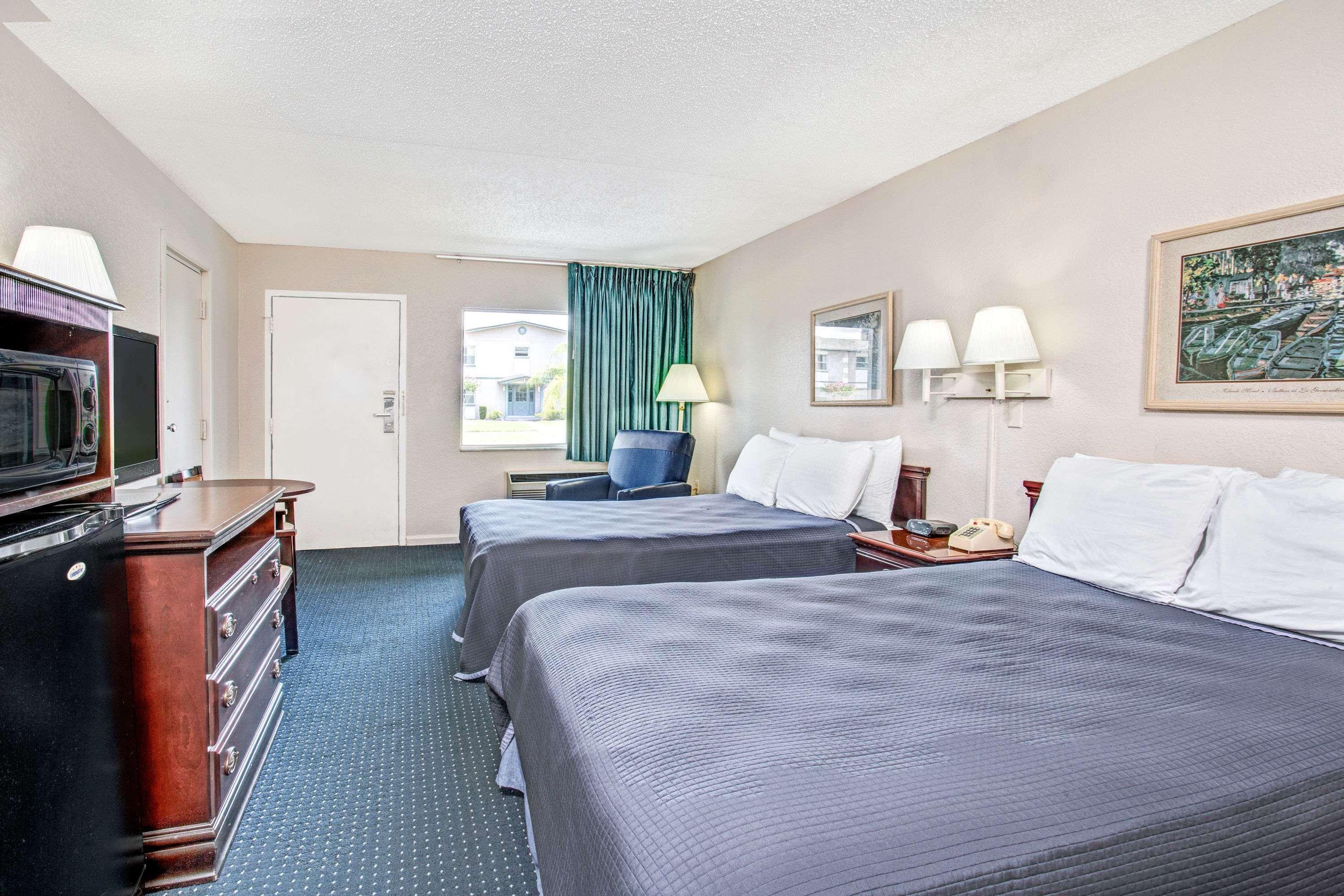 Super 8 By Wyndham Kissimmee Motel ภายนอก รูปภาพ