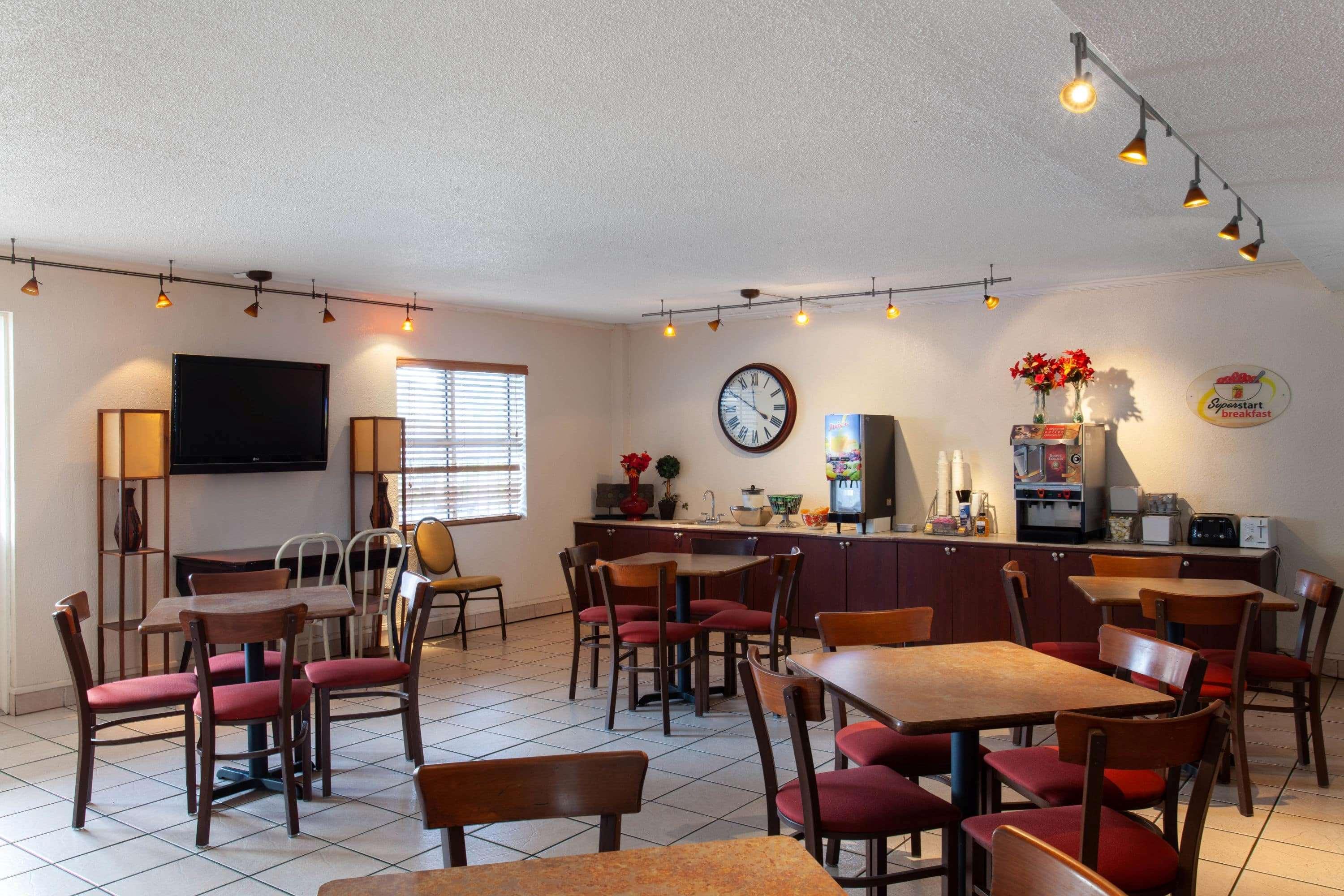 Super 8 By Wyndham Kissimmee Motel ภายนอก รูปภาพ