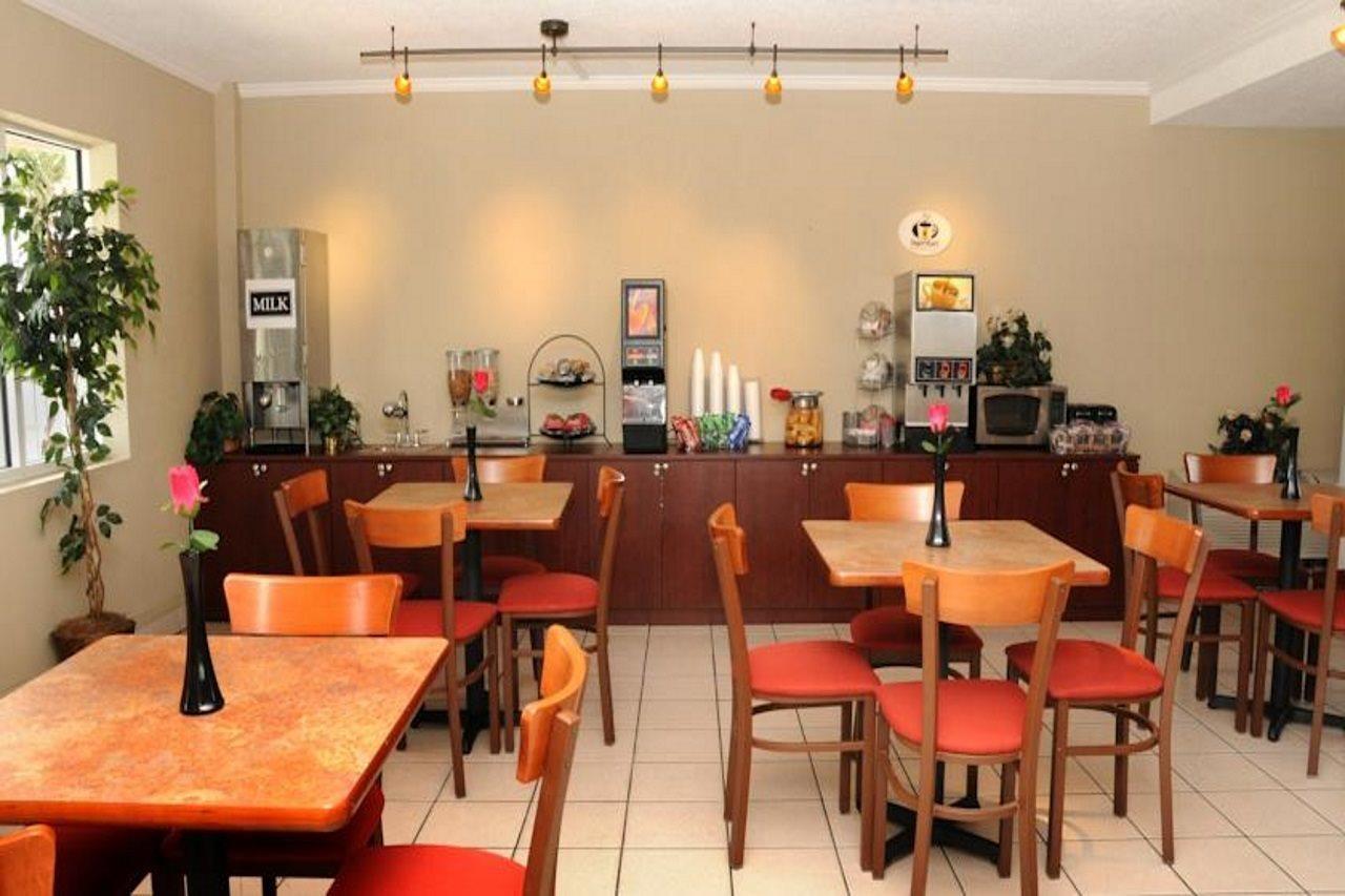 Super 8 By Wyndham Kissimmee Motel ภายนอก รูปภาพ