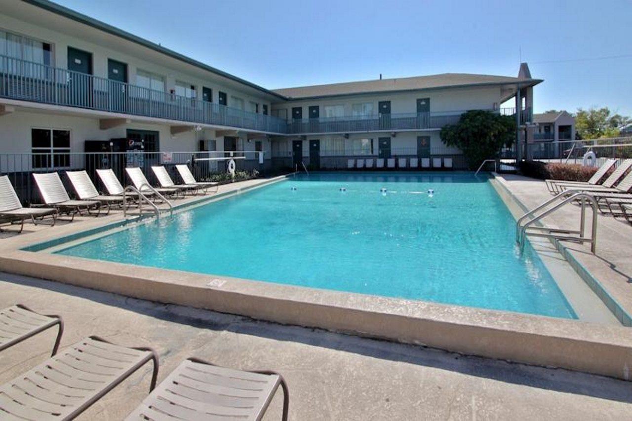 Super 8 By Wyndham Kissimmee Motel ภายนอก รูปภาพ